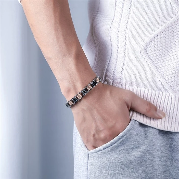 Dual-Tone Precision Link Contrast Bracelet high quality